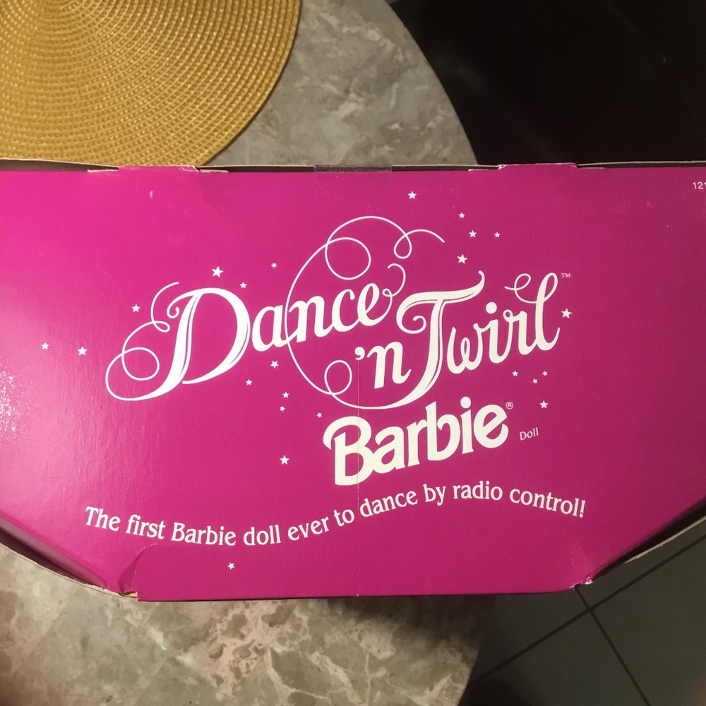 Dance n Twirl Barbie (First Barbie ever to dance by radio control!) - Picture 6 of 16